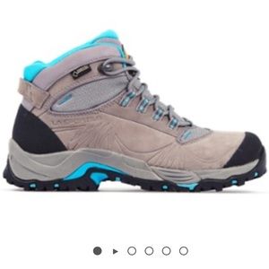 Like new La Sportiva hiking boots